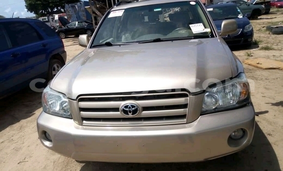 Acheter Occasion Voiture Toyota Highlander Beige à Ouagadougou, Burkina-Faso Acheter Occasion Voiture Toyota Highlander Beige à Ouagadougou, Burkina-Faso