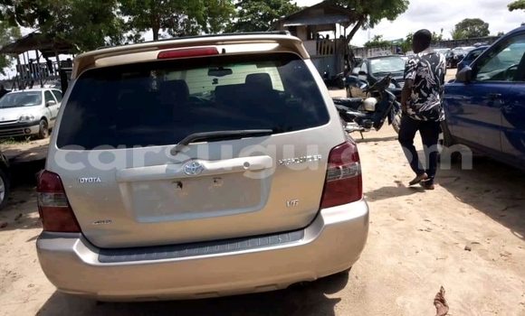 Acheter Occasion Voiture Toyota Highlander Beige à Ouagadougou, Burkina-Faso Acheter Occasion Voiture Toyota Highlander Beige à Ouagadougou, Burkina-Faso