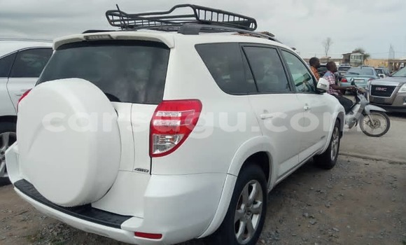 Acheter Occasion Voiture Toyota RAV4 Blanc à Ouagadougou, Burkina-Faso Acheter Occasion Voiture Toyota RAV4 Blanc à Ouagadougou, Burkina-Faso