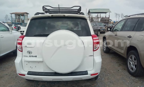 Acheter Occasion Voiture Toyota RAV4 Blanc à Ouagadougou, Burkina-Faso Acheter Occasion Voiture Toyota RAV4 Blanc à Ouagadougou, Burkina-Faso