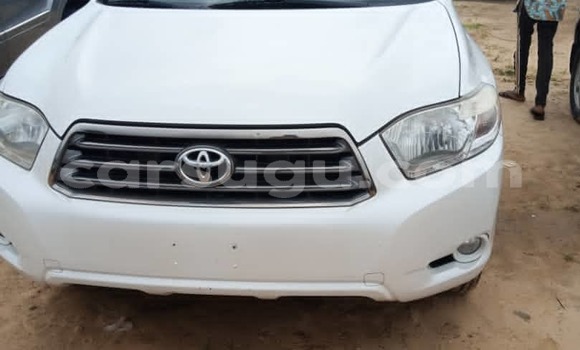 Acheter Occasion Voiture Toyota Highlander Blanc à Ouagadougou, Burkina-Faso Acheter Occasion Voiture Toyota Highlander Blanc à Ouagadougou, Burkina-Faso