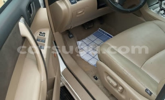 Acheter Occasion Voiture Toyota Highlander Blanc à Ouagadougou, Burkina-Faso Acheter Occasion Voiture Toyota Highlander Blanc à Ouagadougou, Burkina-Faso