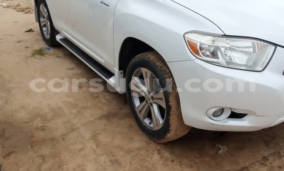 Acheter Occasion Voiture Toyota Highlander Blanc à Ouagadougou, Burkina-Faso Acheter Occasion Voiture Toyota Highlander Blanc à Ouagadougou, Burkina-Faso