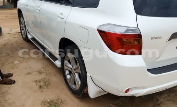 Acheter Occasion Voiture Toyota Highlander Blanc à Ouagadougou, Burkina-Faso Acheter Occasion Voiture Toyota Highlander Blanc à Ouagadougou, Burkina-Faso
