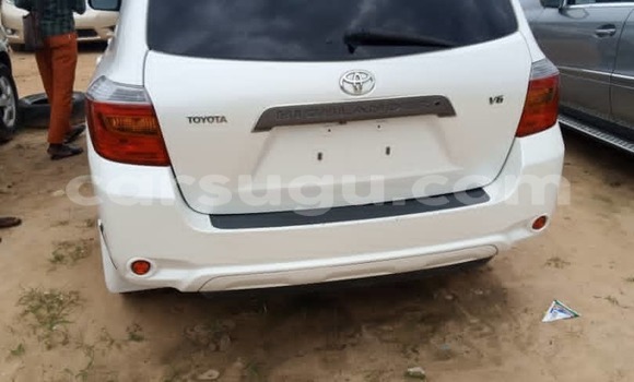 Acheter Occasion Voiture Toyota Highlander Blanc à Ouagadougou, Burkina-Faso Acheter Occasion Voiture Toyota Highlander Blanc à Ouagadougou, Burkina-Faso