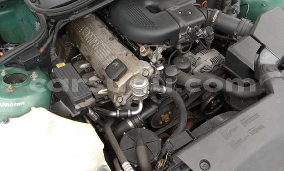 Acheter Occasion Voiture BMW 1er Vert à Ouagadougou, Burkina-Faso Acheter Occasion Voiture BMW 1er Vert à Ouagadougou, Burkina-Faso