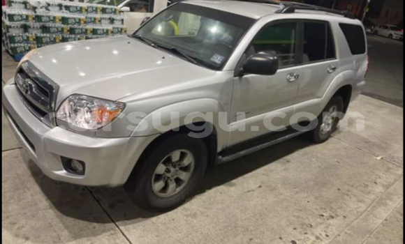 Sayi Na hannu Toyota HiAce Azurfa Babbar mota in Bobo Dioulasso a Burkina Faso Sayi Na hannu Toyota HiAce Azurfa Babbar mota in Bobo Dioulasso a Burkina Faso