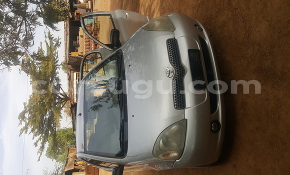 Acheter Occasion Voiture Toyota Yaris Gris à Ouagadougou, Burkina-Faso Acheter Occasion Voiture Toyota Yaris Gris à Ouagadougou, Burkina-Faso
