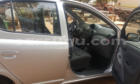 Acheter Occasion Voiture Toyota Yaris Gris à Ouagadougou, Burkina-Faso Acheter Occasion Voiture Toyota Yaris Gris à Ouagadougou, Burkina-Faso