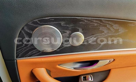 Acheter Occasion Voiture Mercedes-Benz E–Class Blanc à Ouagadougou, Burkina-Faso