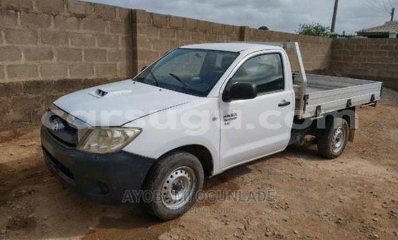 Sayi Na hannu Toyota Hilux White Mota in Ouagadougou a Burkina Faso