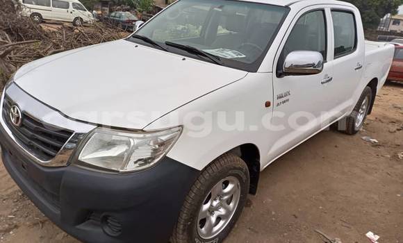 Acheter Occasion Voiture Toyota Hilux Blanc à Ouagadougou, Burkina-Faso Acheter Occasion Voiture Toyota Hilux Blanc à Ouagadougou, Burkina-Faso