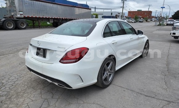 Sayi Na hannu Mercedes-Benz C–Class White Mota in Ouagadougou a Burkina Faso Sayi Na hannu Mercedes-Benz C–Class White Mota in Ouagadougou a Burkina Faso