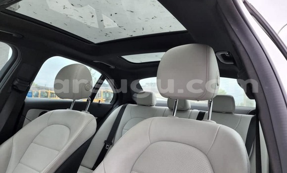 Sayi Na hannu Mercedes-Benz C–Class White Mota in Ouagadougou a Burkina Faso Sayi Na hannu Mercedes-Benz C–Class White Mota in Ouagadougou a Burkina Faso