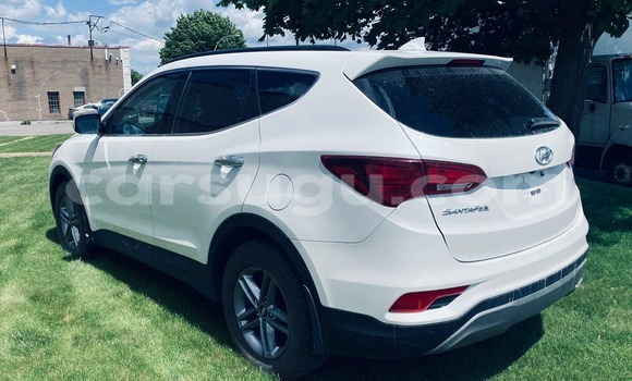 Sayi Na hannu Hyundai Santa Fe White Mota in Ouagadougou a Burkina Faso Sayi Na hannu Hyundai Santa Fe White Mota in Ouagadougou a Burkina Faso