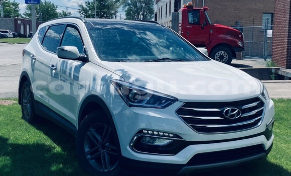 Sayi Na hannu Hyundai Santa Fe White Mota in Ouagadougou a Burkina Faso Sayi Na hannu Hyundai Santa Fe White Mota in Ouagadougou a Burkina Faso