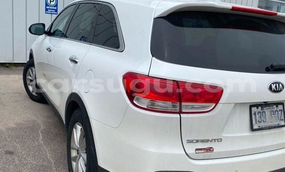 Sayi Na hannu Kia Sorento White Mota in Ouagadougou a Burkina Faso Sayi Na hannu Kia Sorento White Mota in Ouagadougou a Burkina Faso