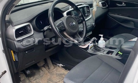 Sayi Na hannu Kia Sorento White Mota in Ouagadougou a Burkina Faso Sayi Na hannu Kia Sorento White Mota in Ouagadougou a Burkina Faso