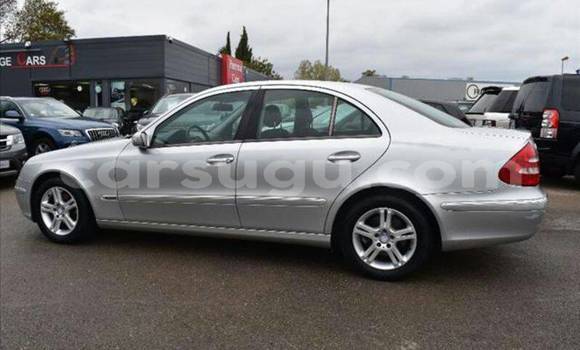 Acheter Occasion Voiture Mercedes-Benz E–Class Gris à Ouagadougou, Burkina-Faso Acheter Occasion Voiture Mercedes-Benz E–Class Gris à Ouagadougou, Burkina-Faso