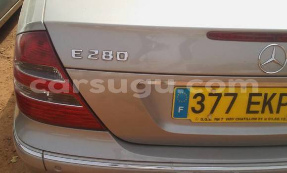 Acheter Occasion Voiture Mercedes-Benz E–Class Gris à Ouagadougou, Burkina-Faso Acheter Occasion Voiture Mercedes-Benz E–Class Gris à Ouagadougou, Burkina-Faso