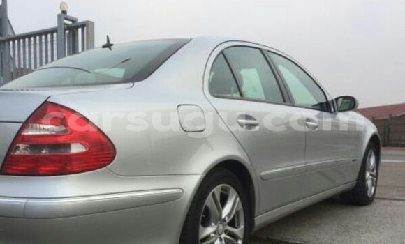 Acheter Occasion Voiture Mercedes-Benz E–Class Gris à Ouagadougou, Burkina-Faso Acheter Occasion Voiture Mercedes-Benz E–Class Gris à Ouagadougou, Burkina-Faso
