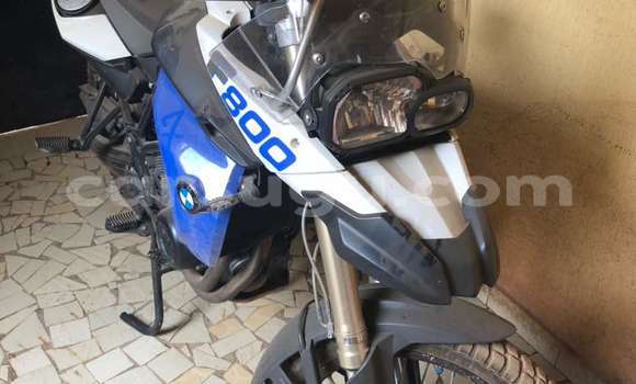 Acheter Occasion Moto BMW 800FG Bleu à Ouagadougou au Burkina-Faso Acheter Occasion Moto BMW 800FG Bleu à Ouagadougou au Burkina-Faso