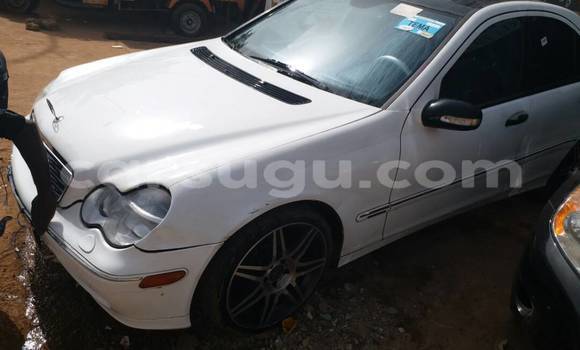 Acheter Occasion Voiture Mercedes‒Benz C-Class Blanc à Ouagadougou au Burkina-Faso Acheter Occasion Voiture Mercedes‒Benz C-Class Blanc à Ouagadougou au Burkina-Faso