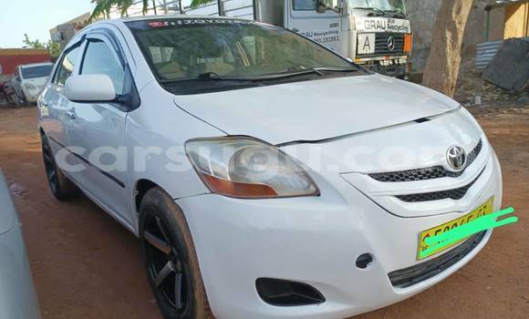Acheter Occasion Voiture Toyota Yaris Blanc à Ouagadougou, Burkina-Faso Acheter Occasion Voiture Toyota Yaris Blanc à Ouagadougou, Burkina-Faso