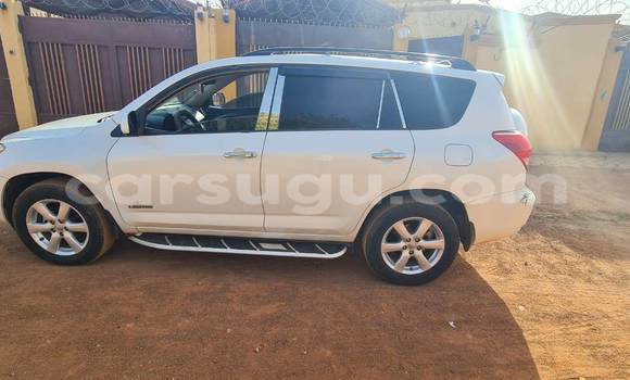 Acheter Occasion Voiture Toyota RAV4 Blanc à Ouagadougou, Burkina-Faso Acheter Occasion Voiture Toyota RAV4 Blanc à Ouagadougou, Burkina-Faso