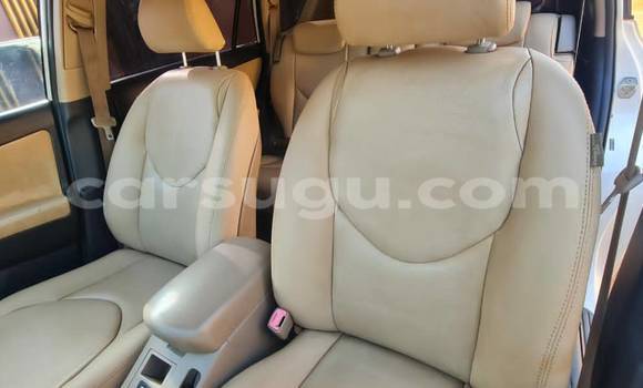 Acheter Occasion Voiture Toyota RAV4 Blanc à Ouagadougou, Burkina-Faso Acheter Occasion Voiture Toyota RAV4 Blanc à Ouagadougou, Burkina-Faso