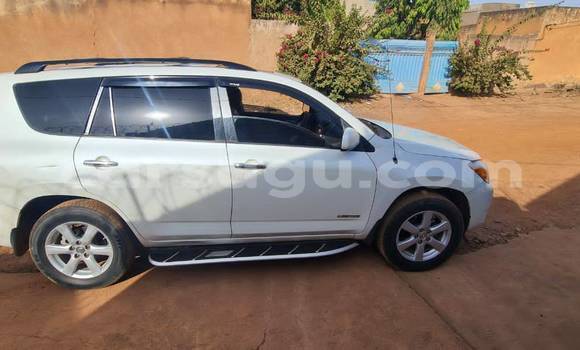 Acheter Occasion Voiture Toyota RAV4 Blanc à Ouagadougou, Burkina-Faso Acheter Occasion Voiture Toyota RAV4 Blanc à Ouagadougou, Burkina-Faso