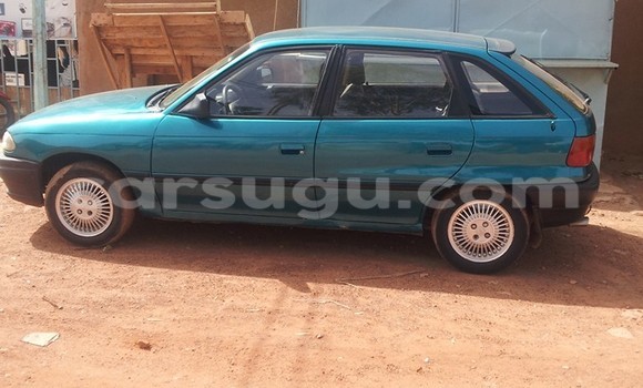 Acheter Occasion Voiture Opel Astra Bleu à Ouagadougou, Burkina-Faso
