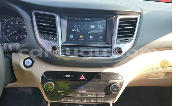 Acheter Occasion Voiture Hyundai Tucson Rouge à Ouagadougou, Burkina-Faso Acheter Occasion Voiture Hyundai Tucson Rouge à Ouagadougou, Burkina-Faso