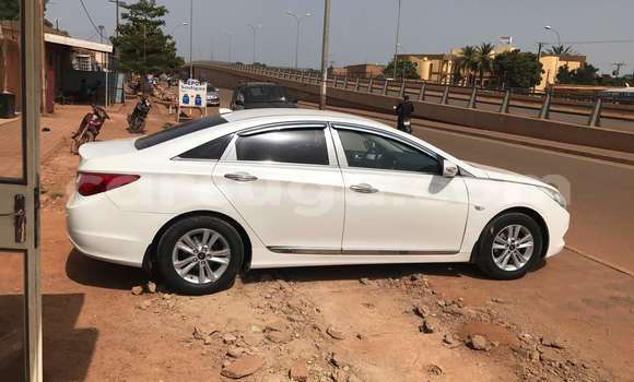 Acheter Occasion Voiture Hyundai Sonata Blanc à Ouagadougou, Burkina-Faso Acheter Occasion Voiture Hyundai Sonata Blanc à Ouagadougou, Burkina-Faso