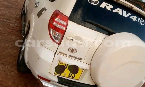 Acheter Occasion Voiture Toyota RAV4 Blanc à Ouagadougou, Burkina-Faso Acheter Occasion Voiture Toyota RAV4 Blanc à Ouagadougou, Burkina-Faso
