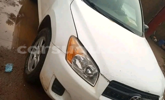 Acheter Occasion Voiture Toyota RAV4 Blanc à Ouagadougou, Burkina-Faso Acheter Occasion Voiture Toyota RAV4 Blanc à Ouagadougou, Burkina-Faso