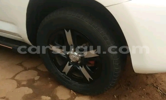 Acheter Occasion Voiture Toyota RAV4 Blanc à Ouagadougou, Burkina-Faso Acheter Occasion Voiture Toyota RAV4 Blanc à Ouagadougou, Burkina-Faso