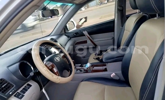 Acheter Occasion Voiture Toyota Highlander Autre à Ouagadougou, Burkina-Faso Acheter Occasion Voiture Toyota Highlander Autre à Ouagadougou, Burkina-Faso