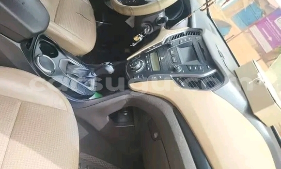 Acheter Occasion Voiture Hyundai Santa Fe Blanc à Ouagadougou, Burkina-Faso Acheter Occasion Voiture Hyundai Santa Fe Blanc à Ouagadougou, Burkina-Faso