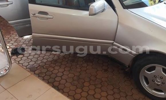 Acheter Occasion Voiture Mercedes-Benz 250 Gris à Ouagadougou, Burkina-Faso Acheter Occasion Voiture Mercedes-Benz 250 Gris à Ouagadougou, Burkina-Faso