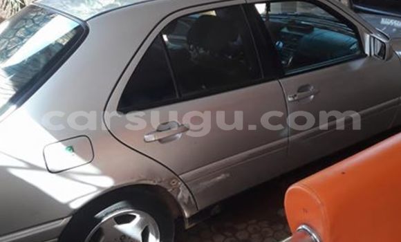 Acheter Occasion Voiture Mercedes-Benz 250 Gris à Ouagadougou, Burkina-Faso Acheter Occasion Voiture Mercedes-Benz 250 Gris à Ouagadougou, Burkina-Faso