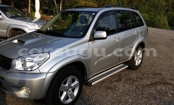 Acheter Occasion Voiture Toyota RAV4 Gris à Ouagadougou au Burkina-Faso Acheter Occasion Voiture Toyota RAV4 Gris à Ouagadougou au Burkina-Faso