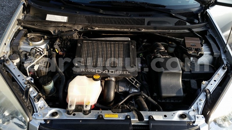 Big with watermark rav4 2005 7