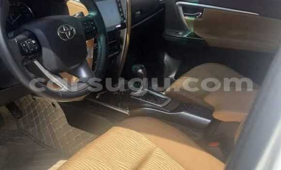 Acheter Occasion Voiture Toyota Fortuner Blanc à Ouagadougou, Burkina-Faso Acheter Occasion Voiture Toyota Fortuner Blanc à Ouagadougou, Burkina-Faso