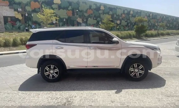 Acheter Occasion Voiture Toyota Fortuner Blanc à Ouagadougou, Burkina-Faso Acheter Occasion Voiture Toyota Fortuner Blanc à Ouagadougou, Burkina-Faso