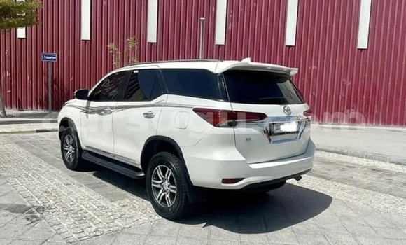 Acheter Occasion Voiture Toyota Fortuner Blanc à Ouagadougou, Burkina-Faso Acheter Occasion Voiture Toyota Fortuner Blanc à Ouagadougou, Burkina-Faso