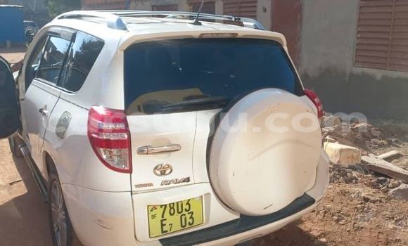 Acheter Occasion Voiture Toyota RAV4 Blanc à Ouagadougou, Burkina-Faso Acheter Occasion Voiture Toyota RAV4 Blanc à Ouagadougou, Burkina-Faso