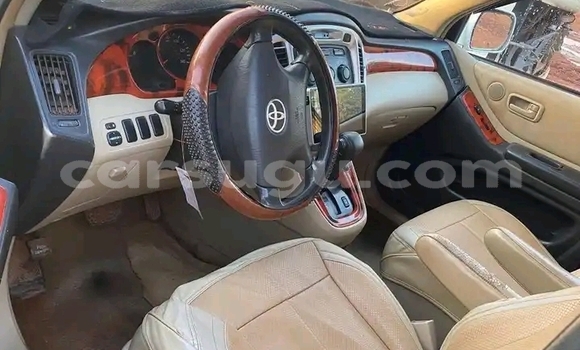Acheter Occasion Voiture Toyota Highlander Blanc à Ouagadougou, Burkina-Faso Acheter Occasion Voiture Toyota Highlander Blanc à Ouagadougou, Burkina-Faso