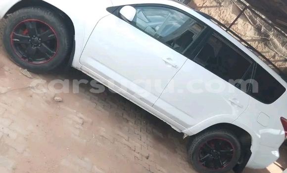 Acheter Occasion Voiture Toyota RAV4 Blanc à Ouagadougou, Burkina-Faso Acheter Occasion Voiture Toyota RAV4 Blanc à Ouagadougou, Burkina-Faso