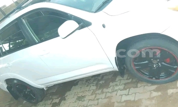 Acheter Occasion Voiture Toyota RAV4 Blanc à Ouagadougou, Burkina-Faso Acheter Occasion Voiture Toyota RAV4 Blanc à Ouagadougou, Burkina-Faso